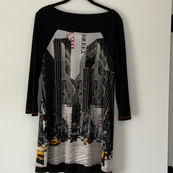 Bali City Scene Tunic - Size Large - Picture 2 of 4